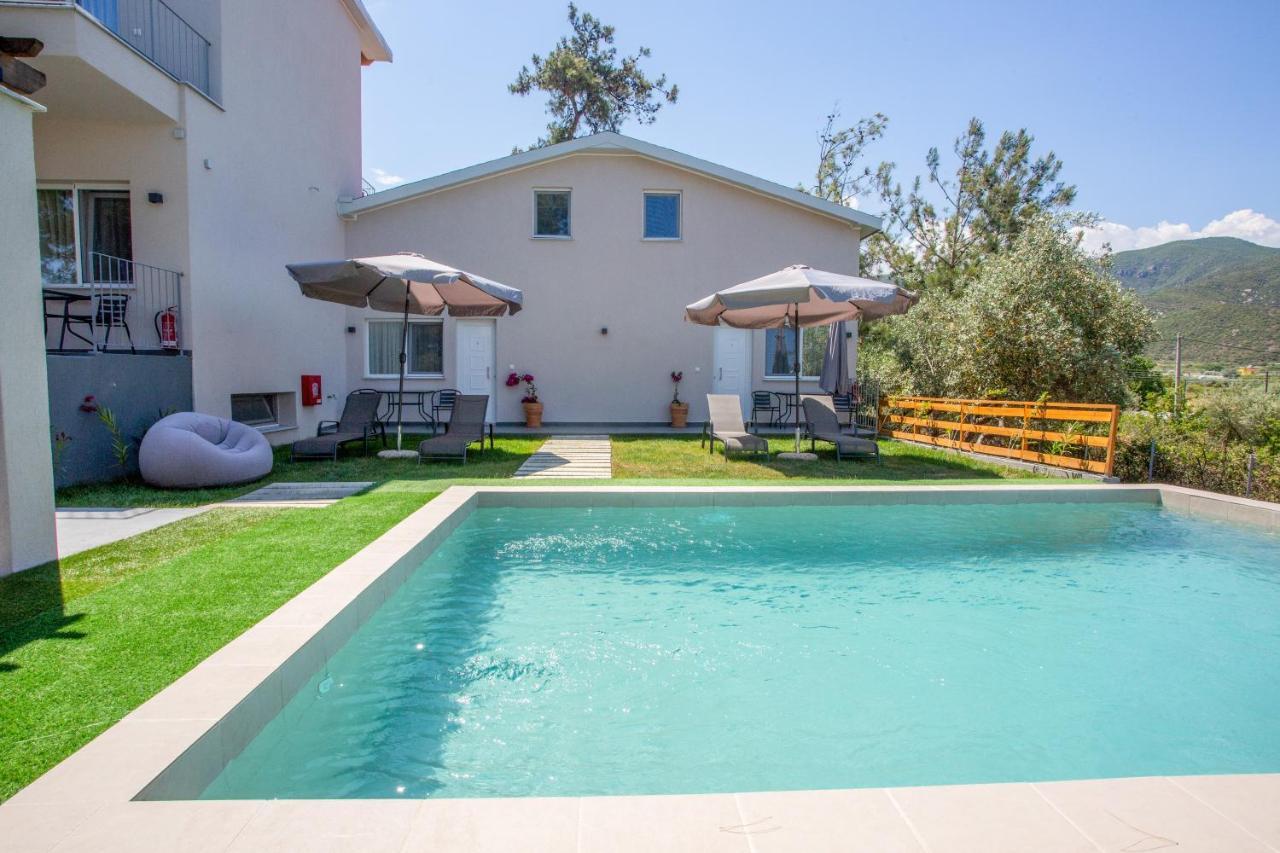 Privileged Villa Néa Péramos エクステリア 写真