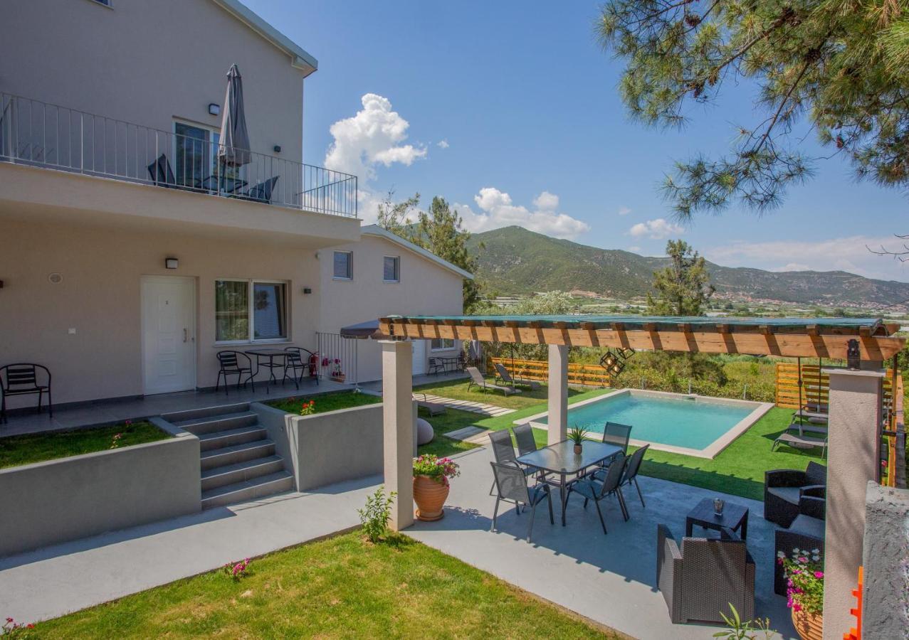Privileged Villa Néa Péramos エクステリア 写真