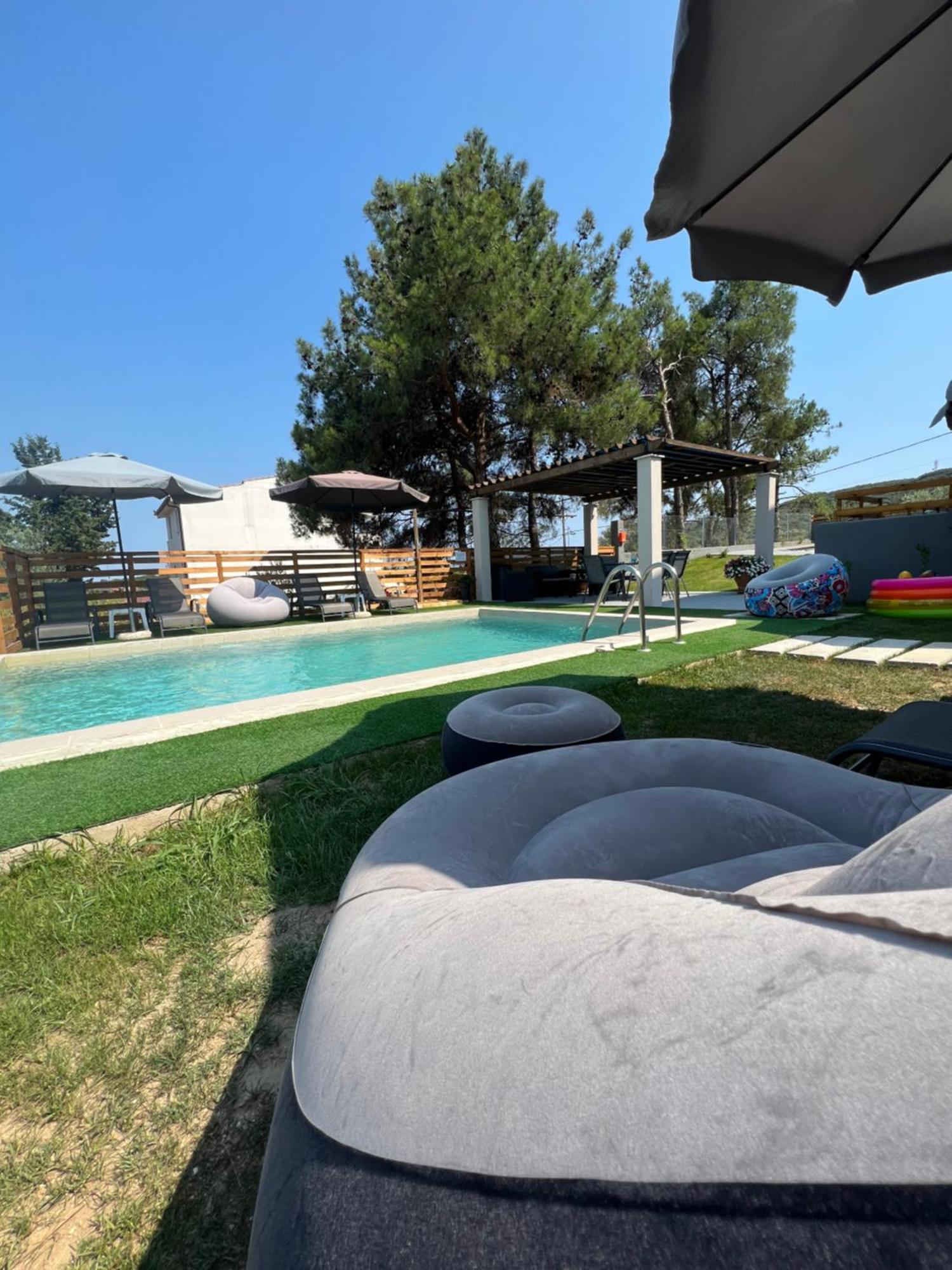 Privileged Villa Néa Péramos エクステリア 写真
