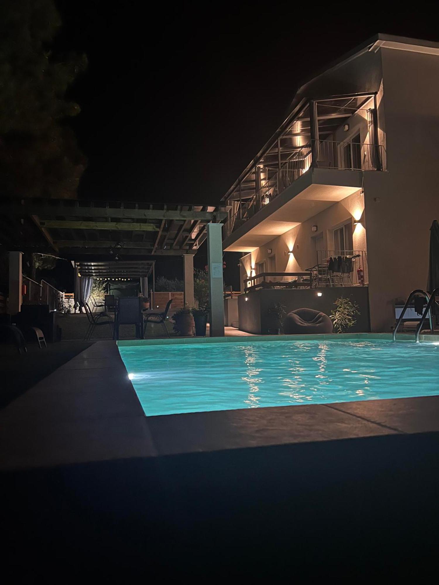 Privileged Villa Néa Péramos エクステリア 写真